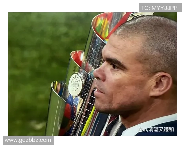 35号球星领衔新一代足坛巨星崛起的时代 探秘球场内外的荣耀与挑战