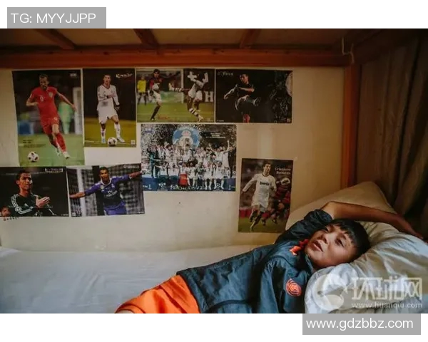 中国足球球星剪发全过程大揭秘引发粉丝热议挑战新造型